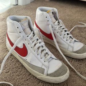 Nike woman’s blazers. US 9